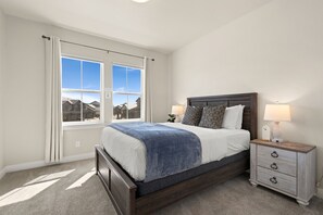 4 Schlafzimmer, Schreibtisch, Bügeleisen/Bügelbrett, Reisekinderbett