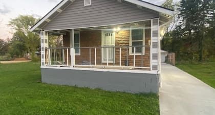 Charming 3-bedroom house in welcoming Detroit with WiFi, AC
