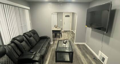 Charming 3-bedroom house in welcoming Detroit with WiFi, AC