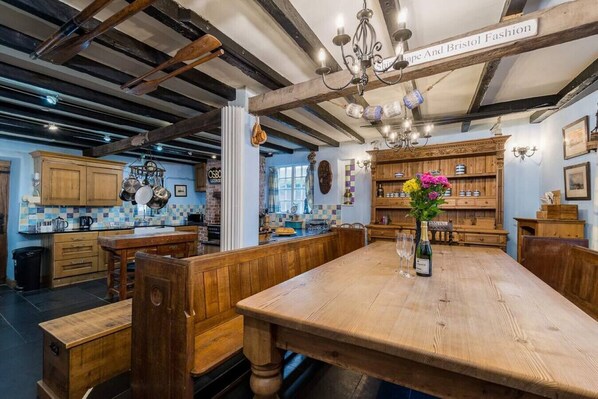 Dining - Historic Osborne House very close to the beach (The Quay)