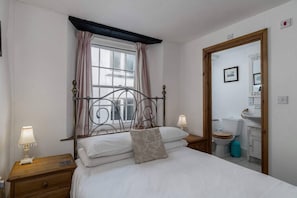 5 habitaciones, tabla de planchar con plancha y wifi 