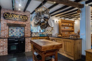 Fridge - Historic Osborne House very close to the beach (The Quay)