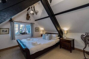 5 bedrooms, iron/ironing board, WiFi - Historic Osborne House very close to the beach (The Quay)