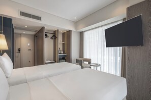 Egyptian cotton sheets, premium bedding, minibar, in-room safe