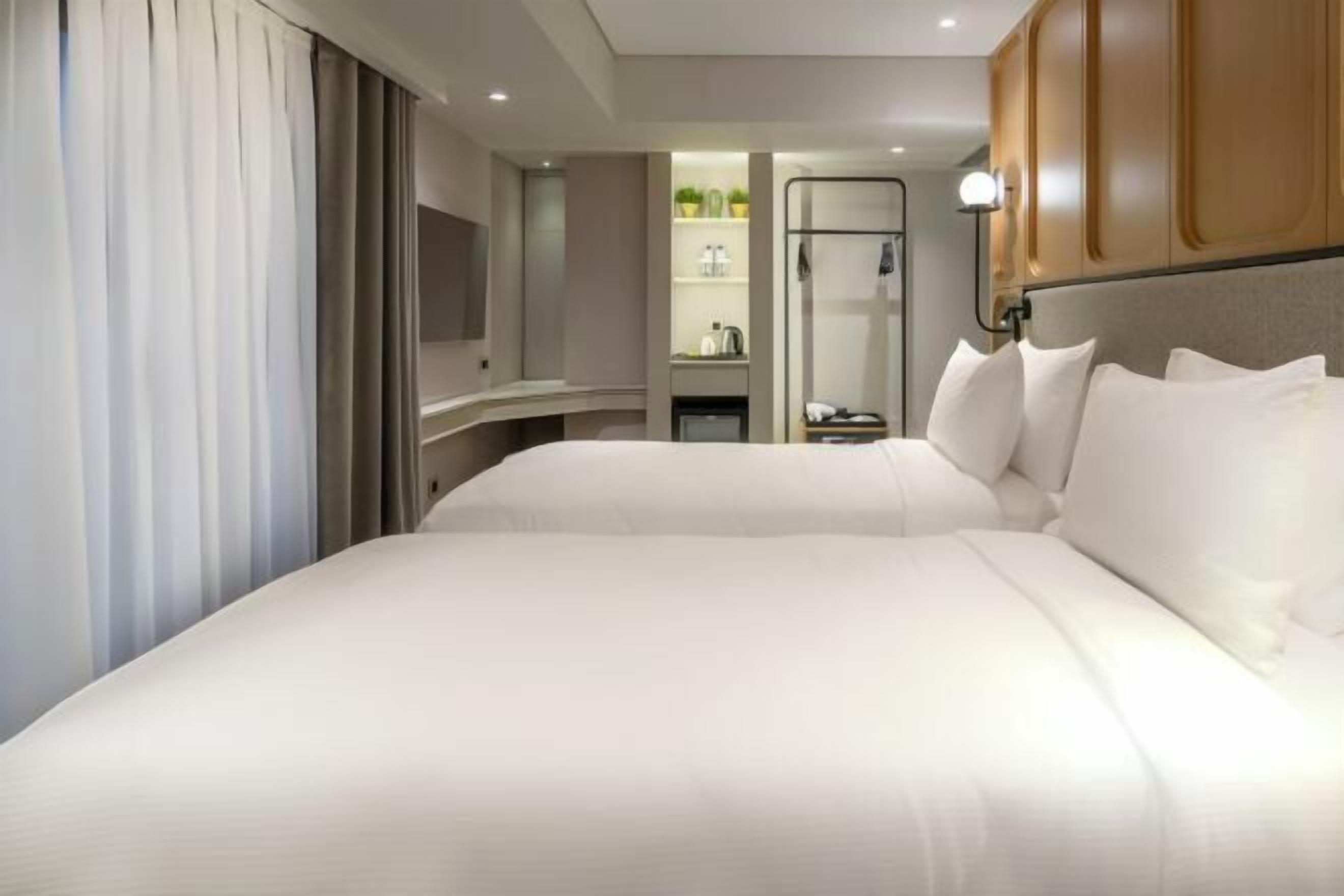 Egyptian cotton sheets, premium bedding, minibar, in-room safe