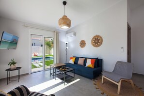 House, Pool View | Living area | 44-inch Smart TV with cable channels - Peponas Residence (Chania)