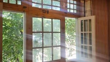 Deluxe Double Room, Mountain View | Living area