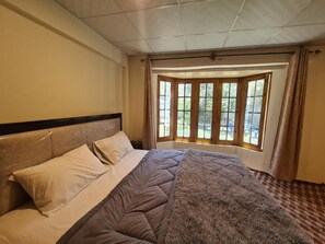 Deluxe Double Room, Mountain View | Soundproofing, iron/ironing board, free WiFi - Rus Olive Lodge (Skardu)