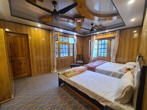 Deluxe Double Room, Mountain View | Soundproofing, iron/ironing board, free WiFi - Rus Olive Lodge (Skardu)