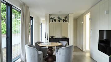 Apartment, 2 Bedrooms, Non Smoking | In-room dining