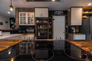 Refrigerador, microondas, horno, placa de cocina
