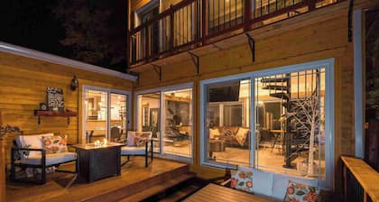 LoveNestChalet | Hot tub & Fireplace | Lake & Mountain