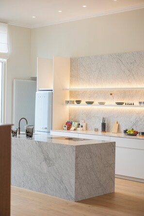Private kitchen - Luxurious 3-Bedroom 280sqm center (Antwerp)