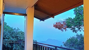 Deluxe Room, Balcony, Valley View | Balcony view