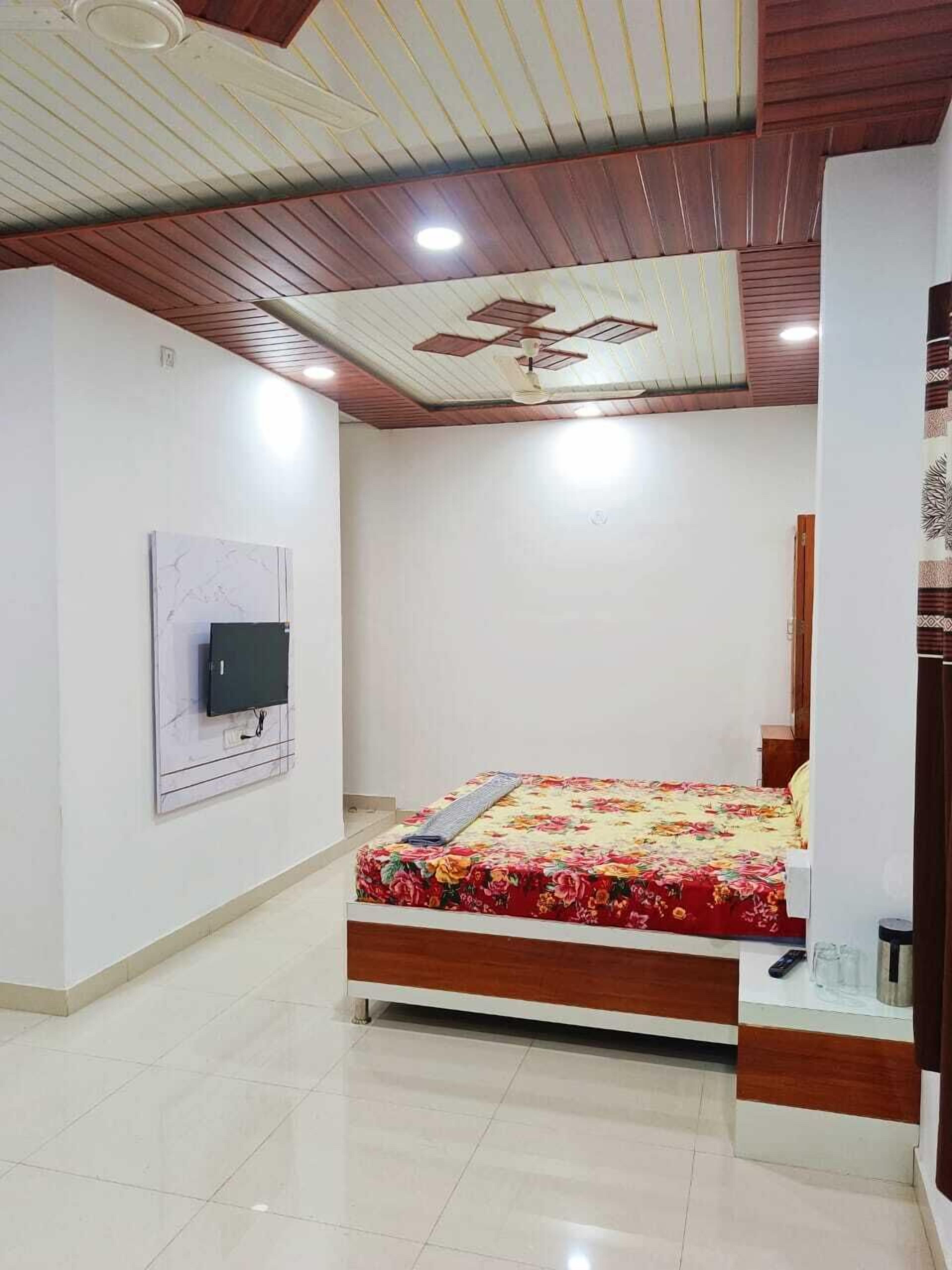 Deluxe Room, Balcony, Valley View | Free WiFi, bed sheets