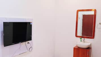 Deluxe Room, Balcony, Valley View | Free WiFi, bed sheets