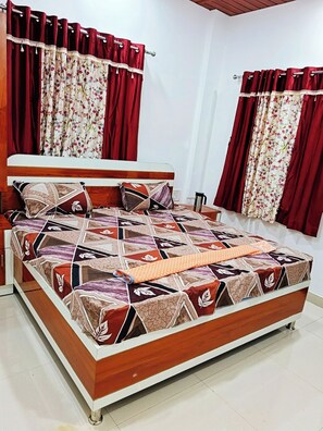 Deluxe Room | Free WiFi, bed sheets