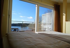 1 habitación, muebles diferentes y ropa de cama 