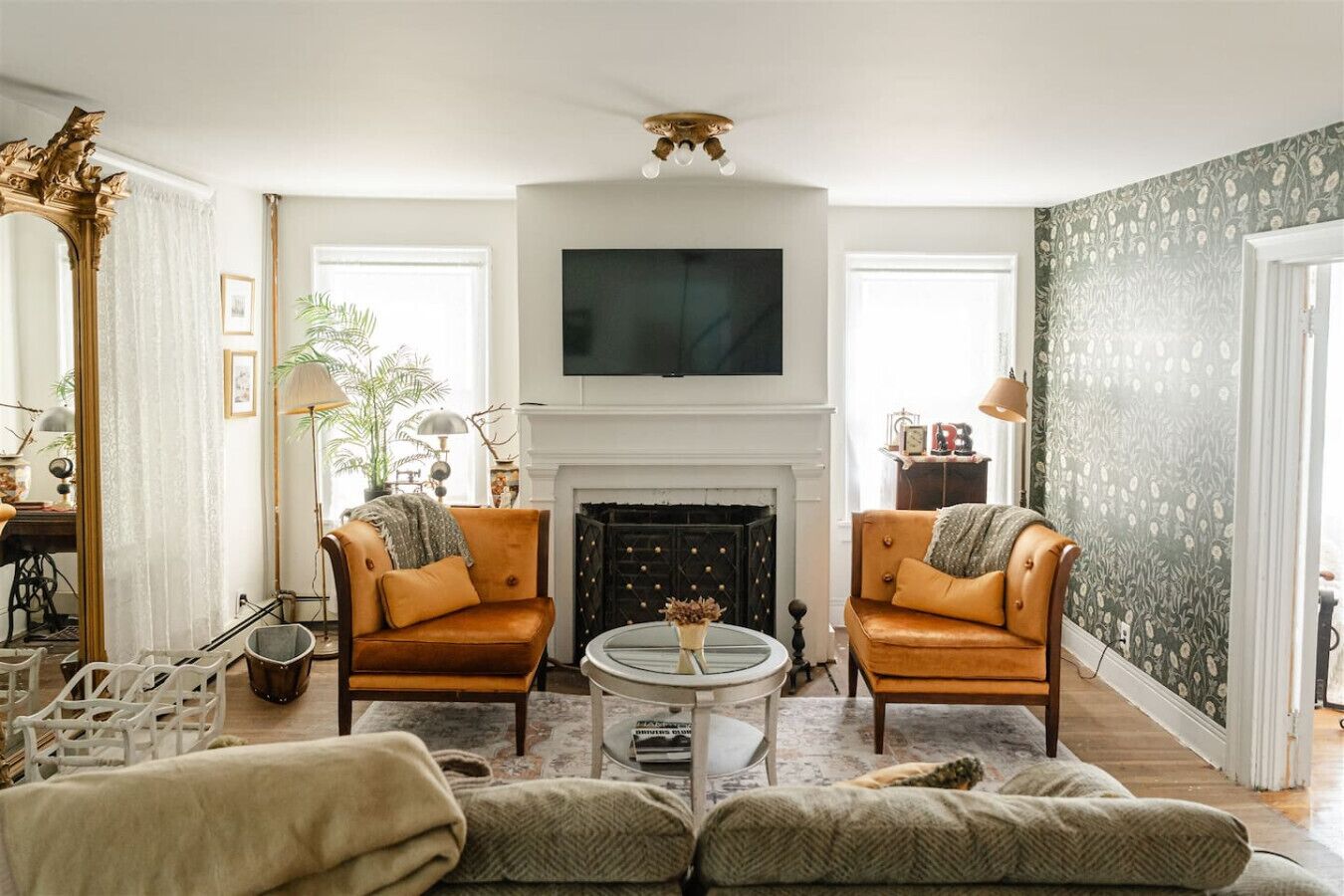 Smart TV, fireplace, offices