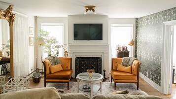 Smart TV, fireplace, offices