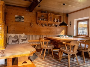 Dining - Historic Farmhouse: 200 Years old Meets new (Breitenbach am Inn)