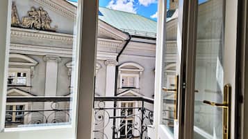 Design Quadruple Room, 1 Bedroom, City View | Terrace/patio