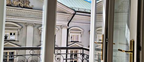 Design Quadruple Room, 1 Bedroom, City View | Terrace/patio