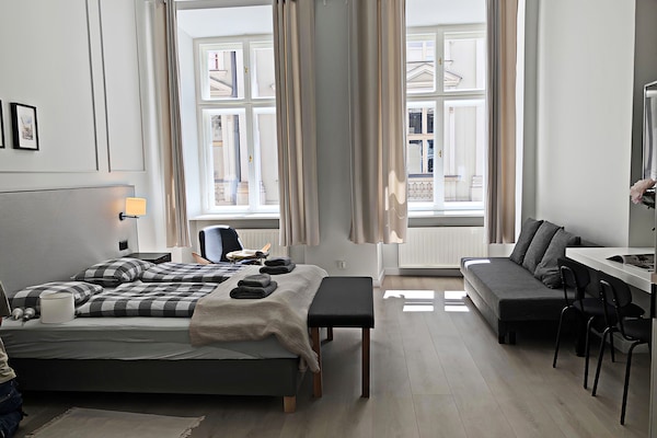 Quarto quádruplo luxo, vista para a cidade | Cofres nos quartos, escrivaninha, quartos à prova de som