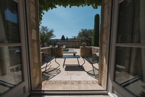 Terrace/patio - A hidden gem offering a peaceful retreat with ultimate Provence experience (Eygalières)