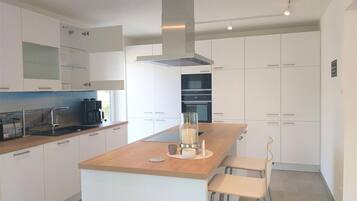 House | Private kitchen | Electric kettle, toaster, highchair