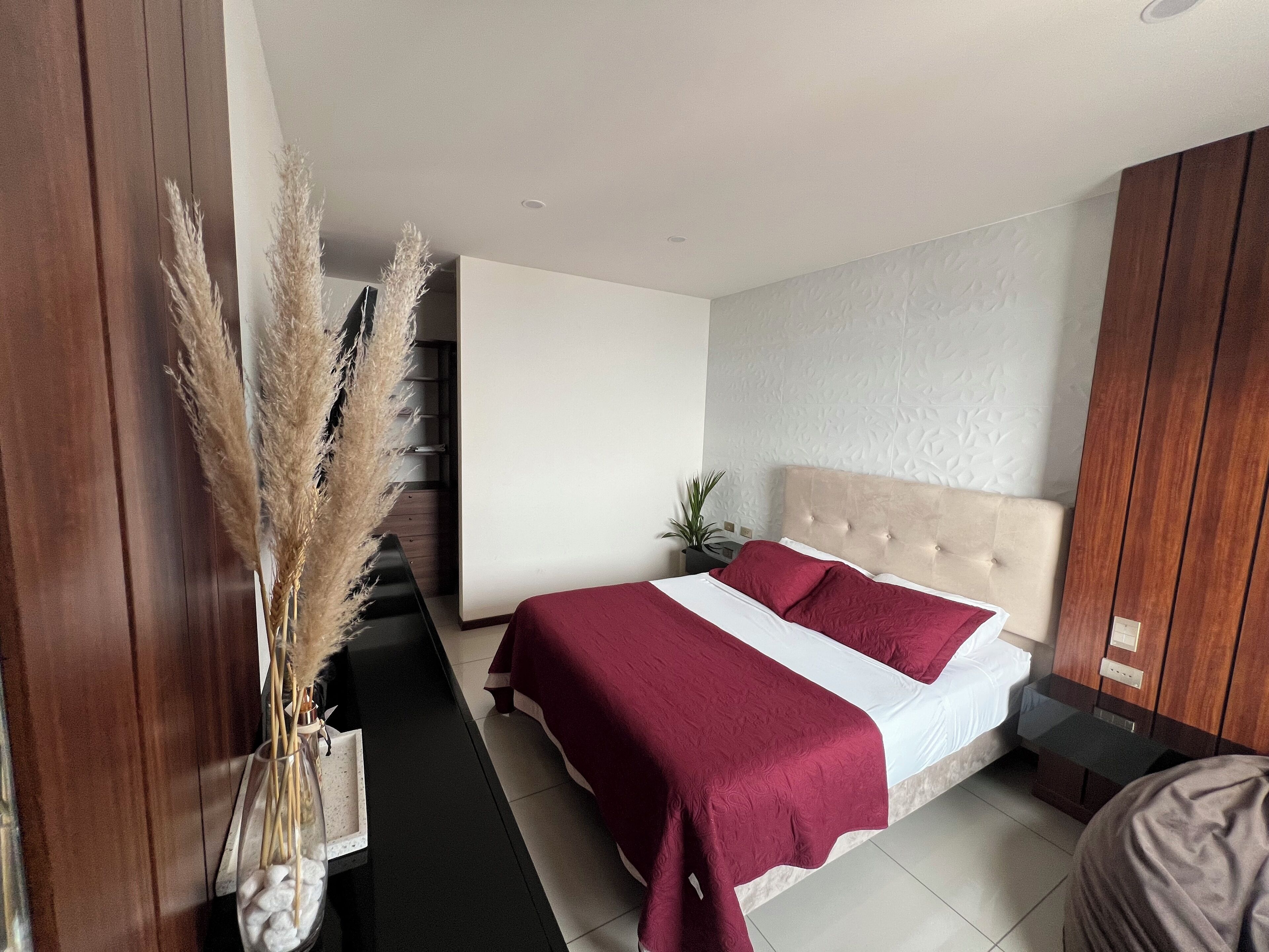 2 habitaciones, tabla de planchar con plancha, wifi y ropa de cama 