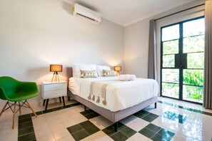 3 bedrooms, desk, iron/ironing board, free WiFi