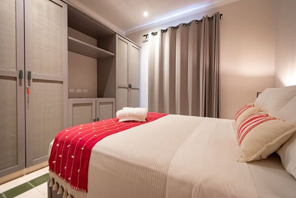 3 bedrooms, desk, iron/ironing board, free WiFi