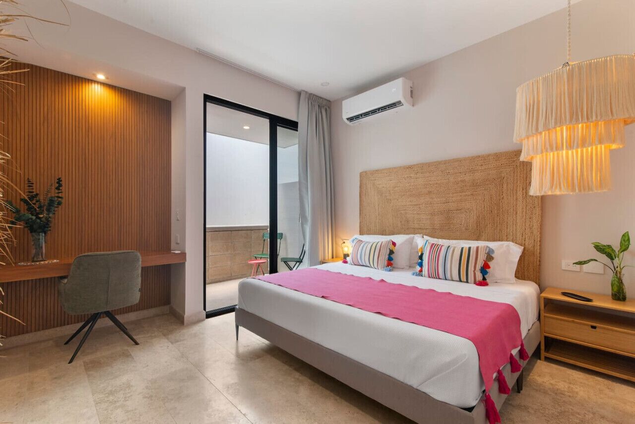 2 bedrooms, desk, iron/ironing board, WiFi