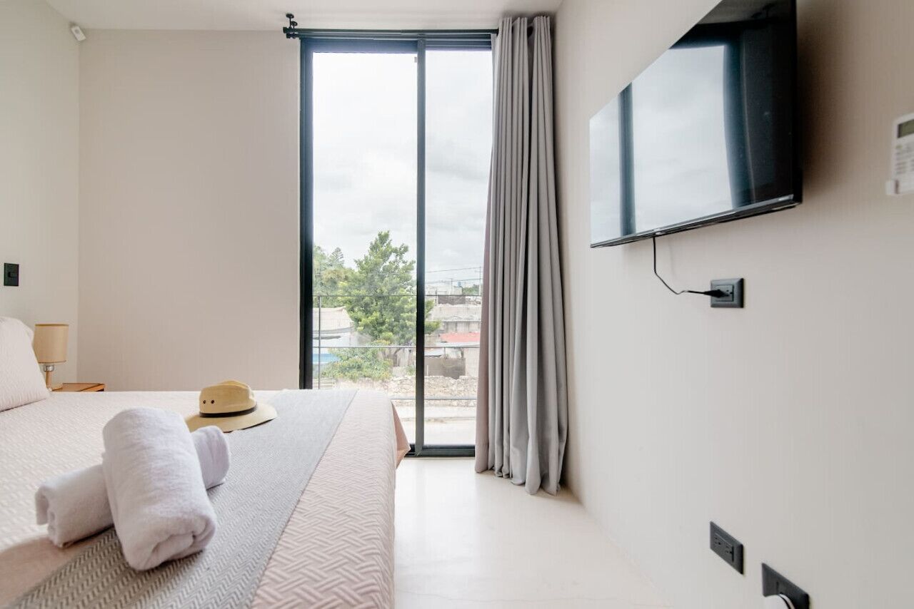 2 bedrooms, desk, iron/ironing board, WiFi