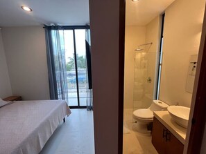 2 habitaciones, escritorio, tabla de planchar con plancha y wifi