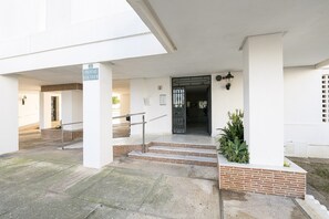 อพาร์ทเมนท์ | ฝ่ายต้อนรับ