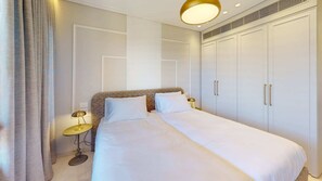 3 bedrooms, in-room safe, desk, iron/ironing board