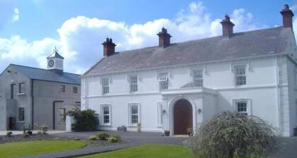 Twin Room Ensuite Near Hillsborough Palaces