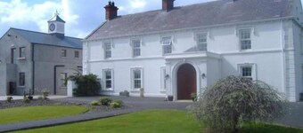 Twin Room Ensuite Near Hillsborough Palaces