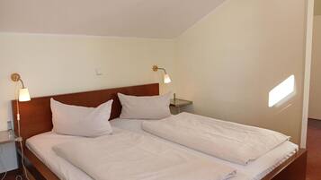 Căn hộ | 2 phòng ngủ, trang bị nội thất với thiết kế riêng biệt, bộ trải giường