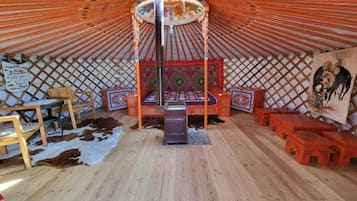 Habitación individual tradicional, vista al jardín | Área de sala de estar