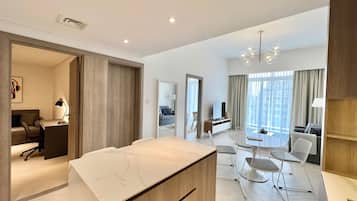 Leilighet – deluxe, balkong | Eget kjøkken | Kjøleskap, mikrobølgeovn, ovn og kokeplater