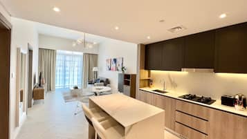 Deluxe Apartment, Balcony | Private kitchen | Fridge, microwave, oven, stovetop