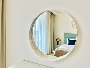Leilighet – deluxe, balkong | 1 soverom, skrivebord, strykejern/-brett og wi-fi (inkludert)