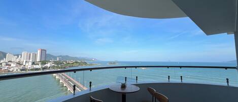 Familie appartement, 4 slaapkamers, balkon, uitzicht op het strand | Uitzicht vanaf balkon