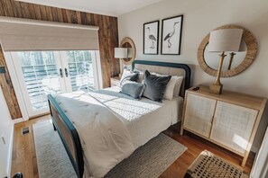 10 bedrooms, WiFi, bed sheets