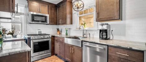 Mikrowelle, Ofen, Herdplatte, Geschirrspüler