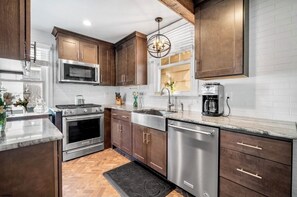 Micro-ondes, four, plaque de cuisson, lave-vaisselle