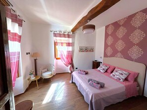 2 chambres, ameublement personnalisé, draps fournis